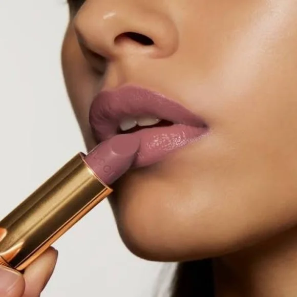 Gucci Satin Lipstick In 220 Merry Mauve - Cool Mauve Pink - Picture 4 of 12